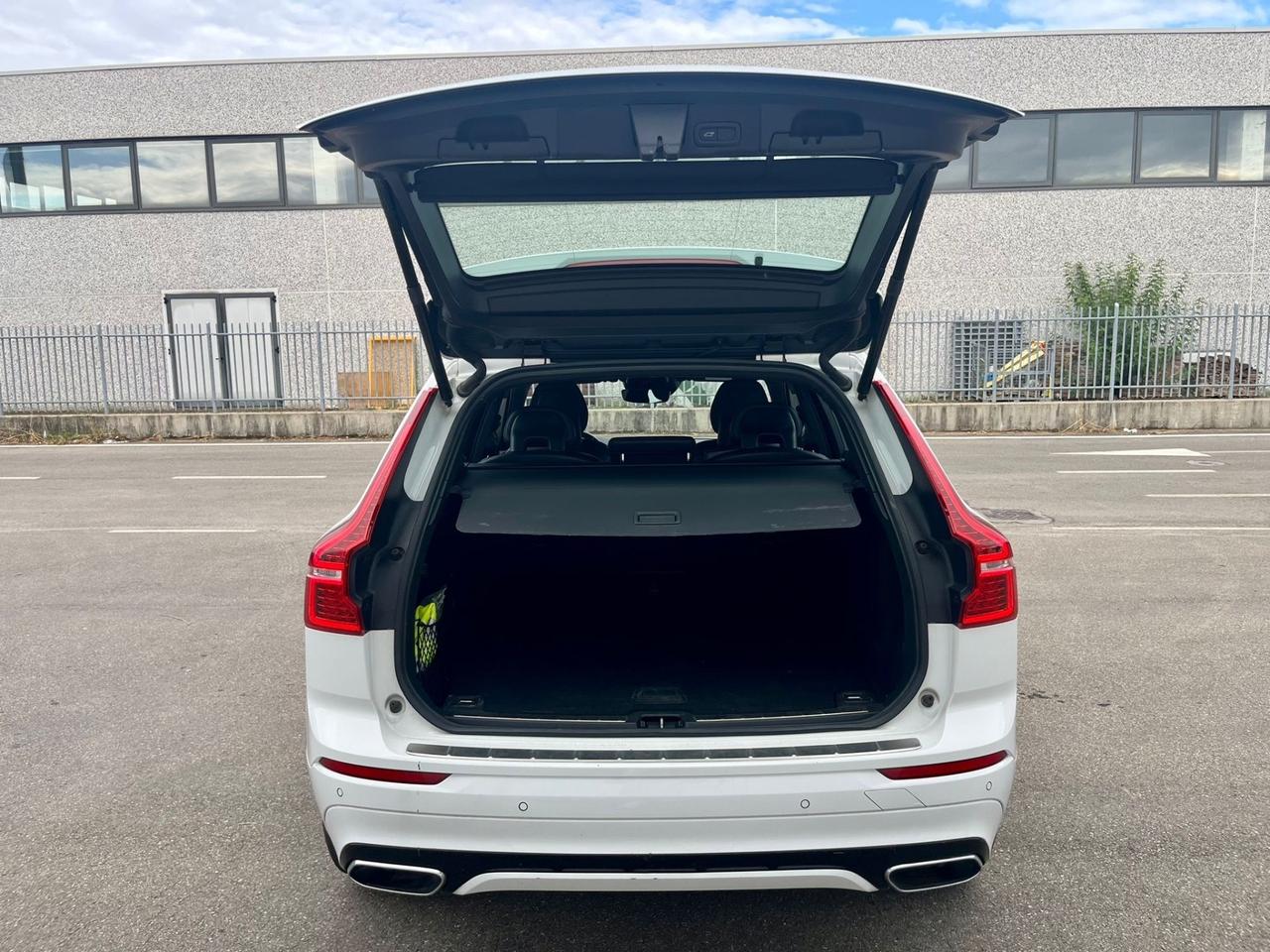 Volvo XC60 2.0d 4x4 R-Design 2018 139.000km perfetta