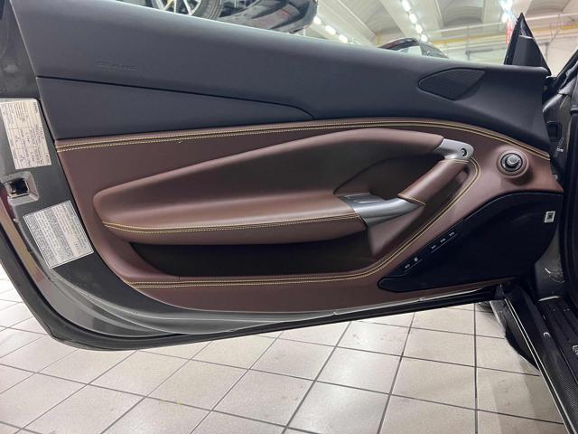 FERRARI F8 CARBON|LIFT|CARPLAY|SURROUND