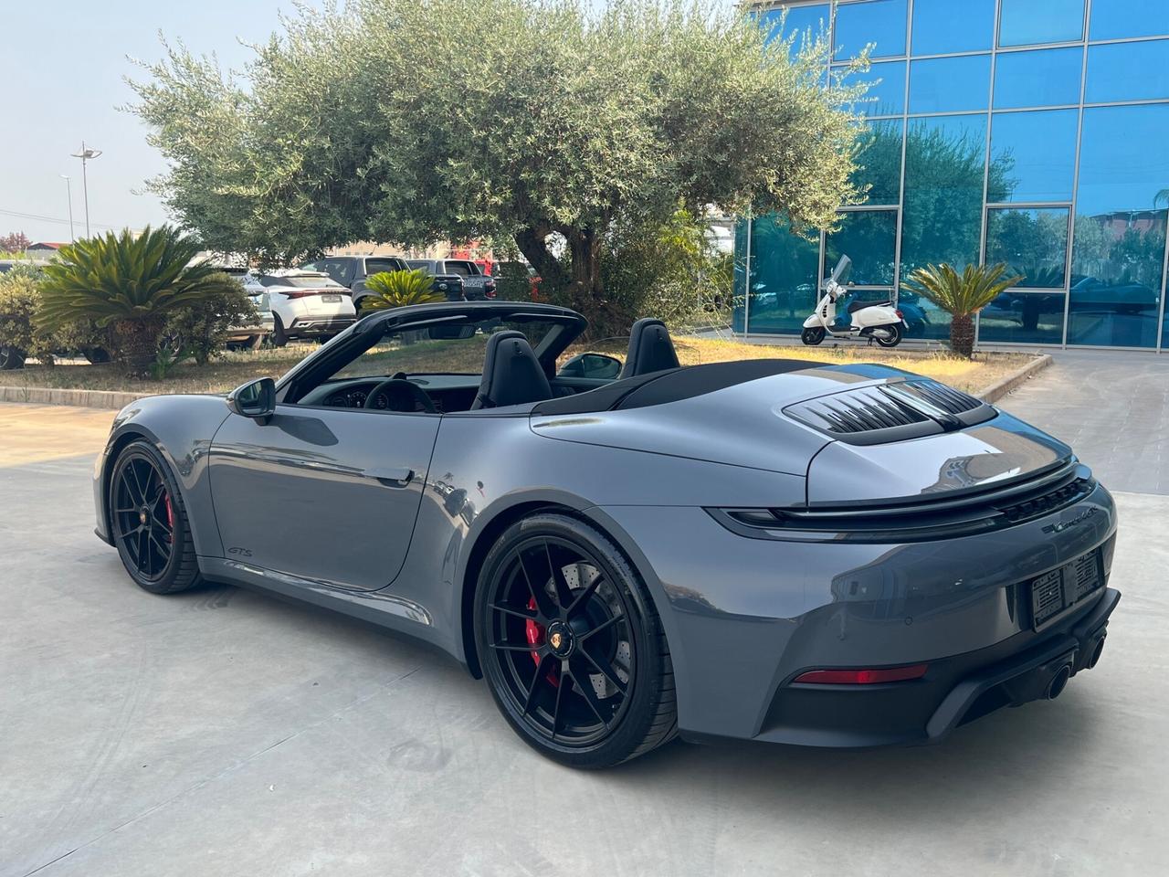 Porsche 911 Carrera 4 GTS Cabriolet - possibilità noleggio no scoring