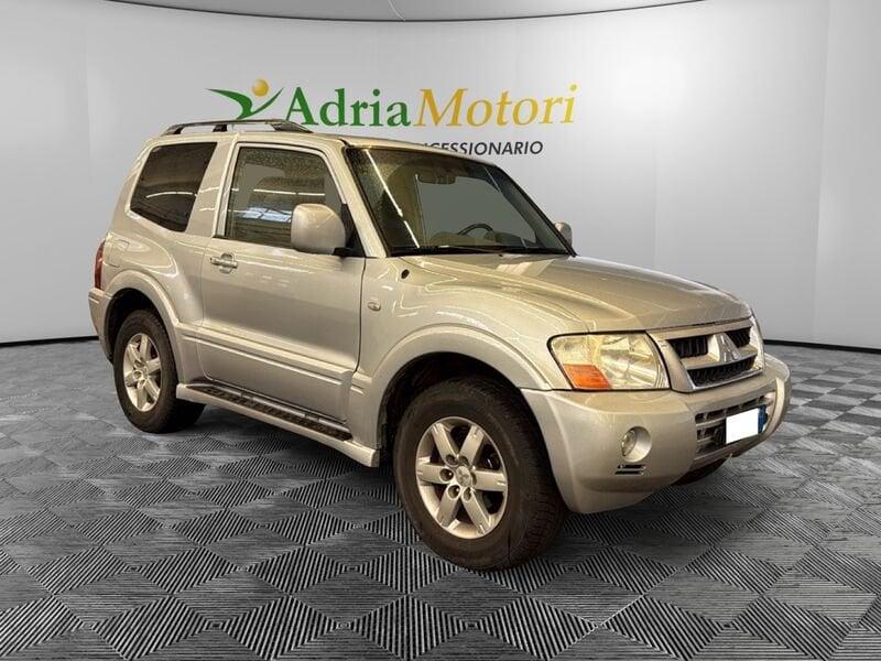 Mitsubishi Pajero 3.2 - 16V DI-D 3p. aut. Intense