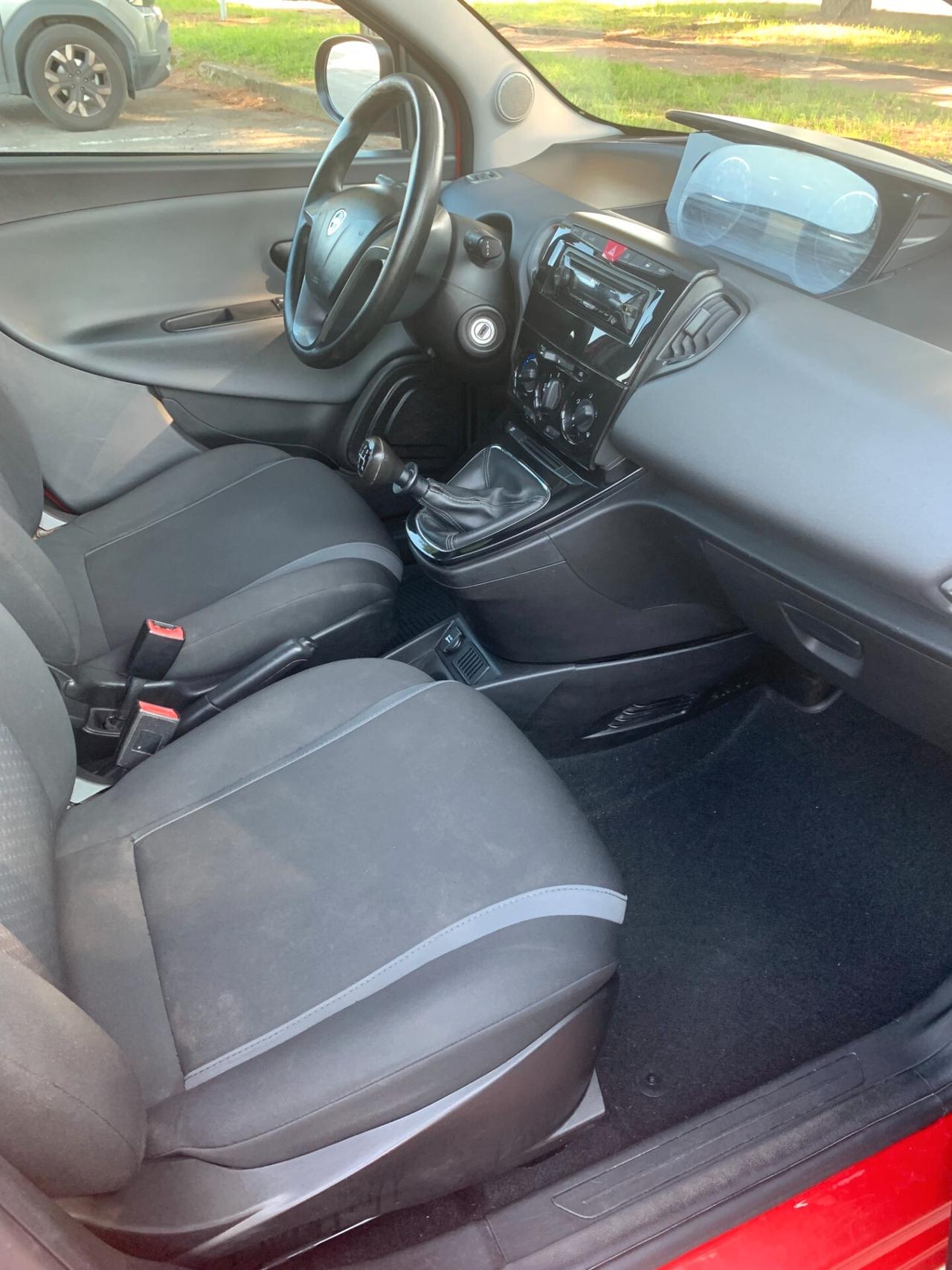 Lancia Ypsilon 1.2 69 CV 5 porte Gold