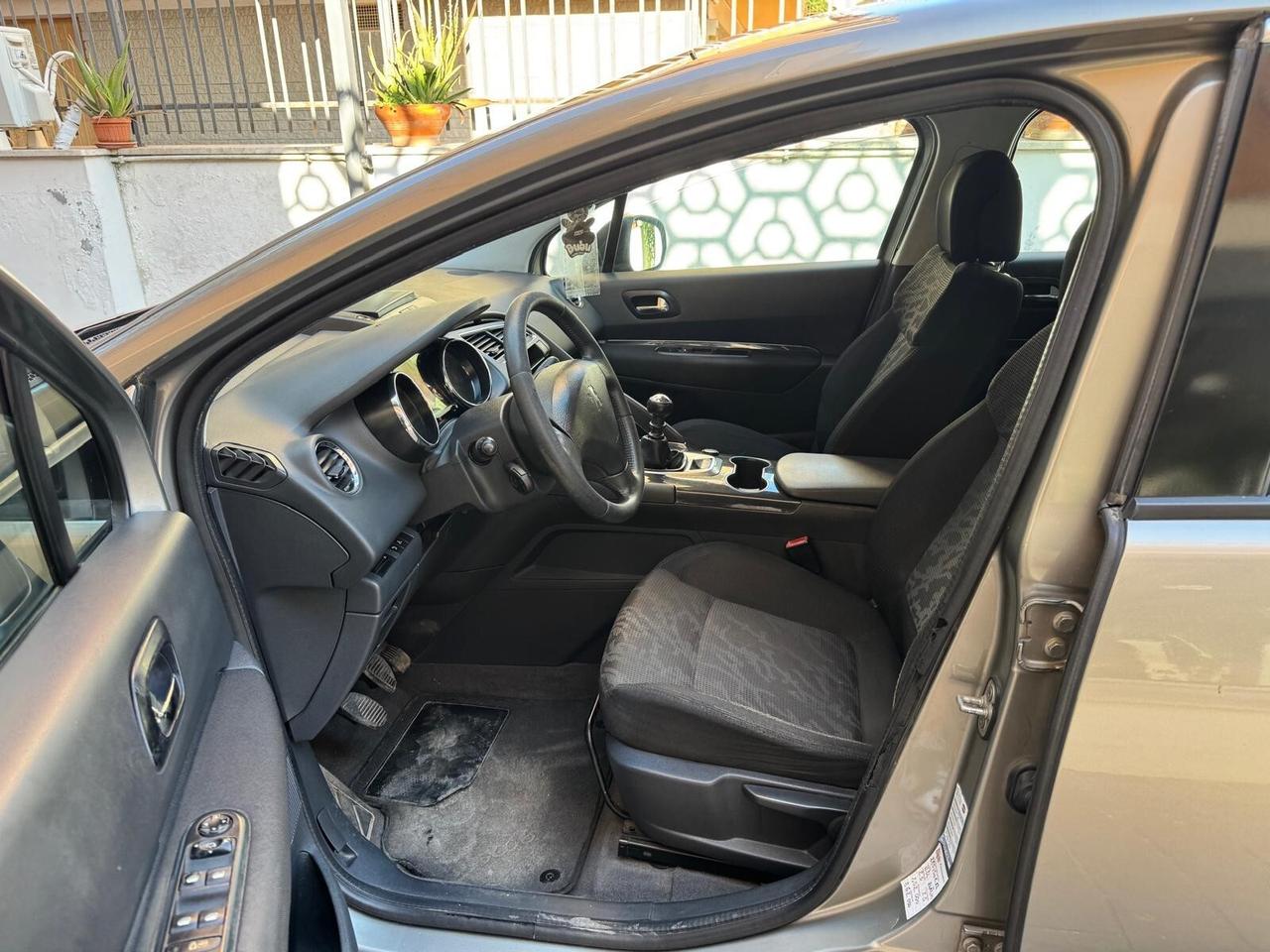 PEUGEOT 3008 1.6 HDi 112CV Tecno