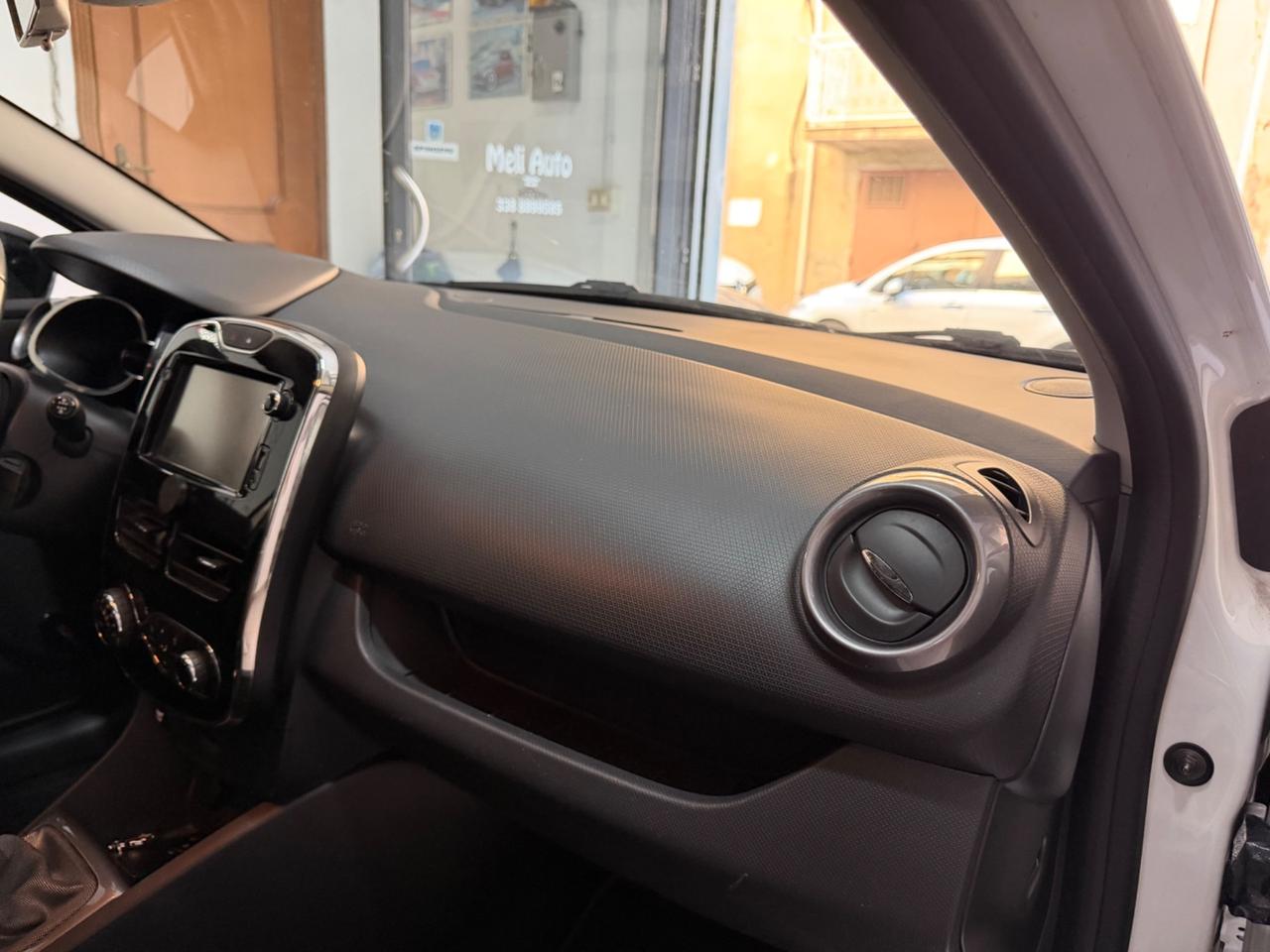 Renault Clio 1.5 DCI 75CV Costume National