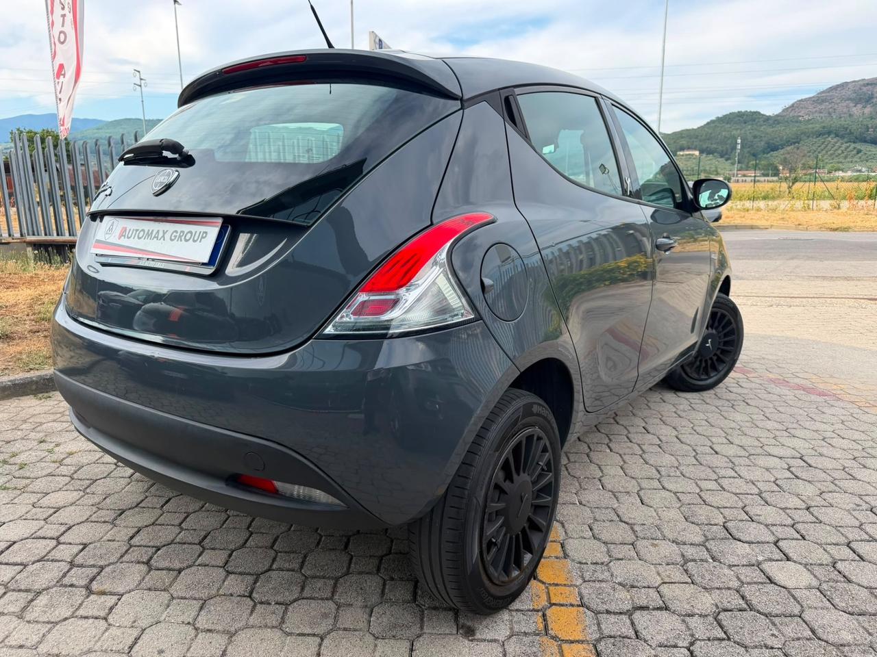 Lancia Ypsilon 0.9 TwinAir 85 CV 5 porte Metano Ecochic Elle
