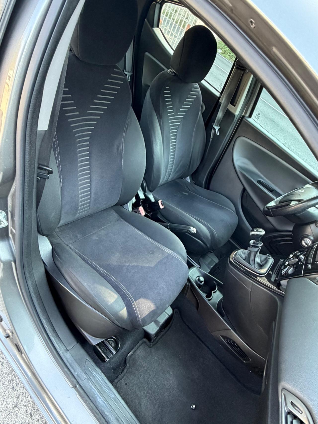 Lancia Ypsilon 1.2 69 CV 5 porte GPL Ecochic Platinum