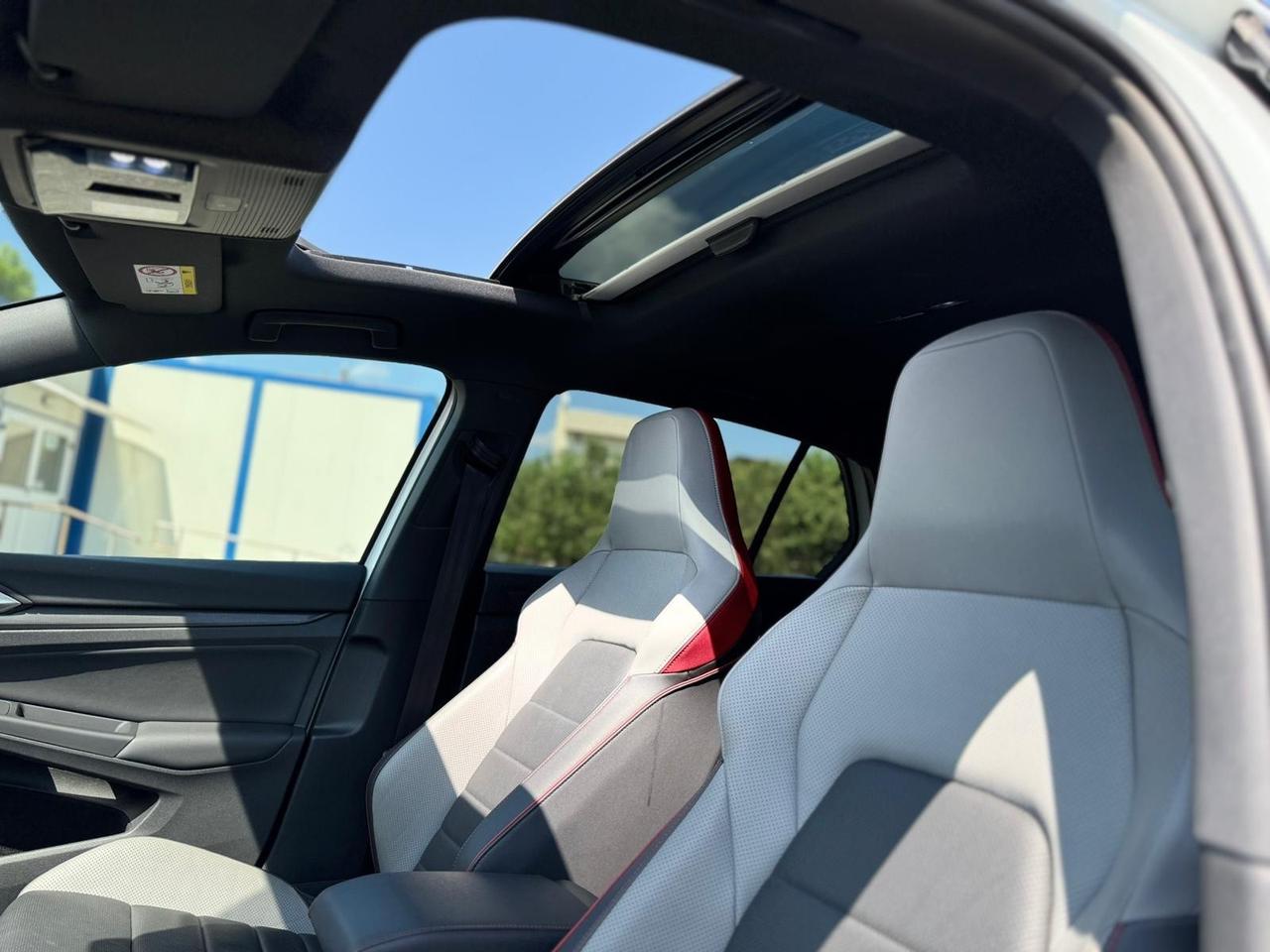 Volkswagen Golf GTI Golf 2.0 TSI GTI DSG