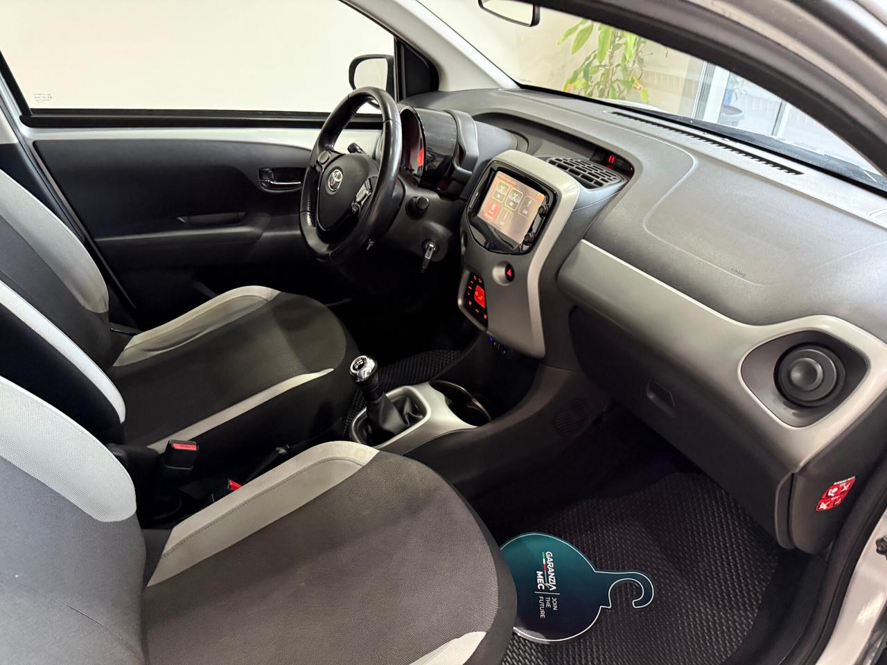 Toyota Aygo 1.0 VVT-i 69 CV 5 porte x-cite Neopatentati