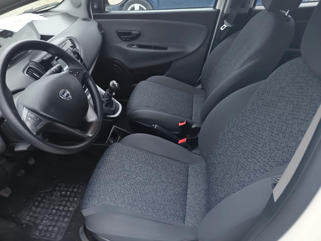 Lancia Ypsilon 1.0 FireFly 5 porte S&S Hybrid UnYca