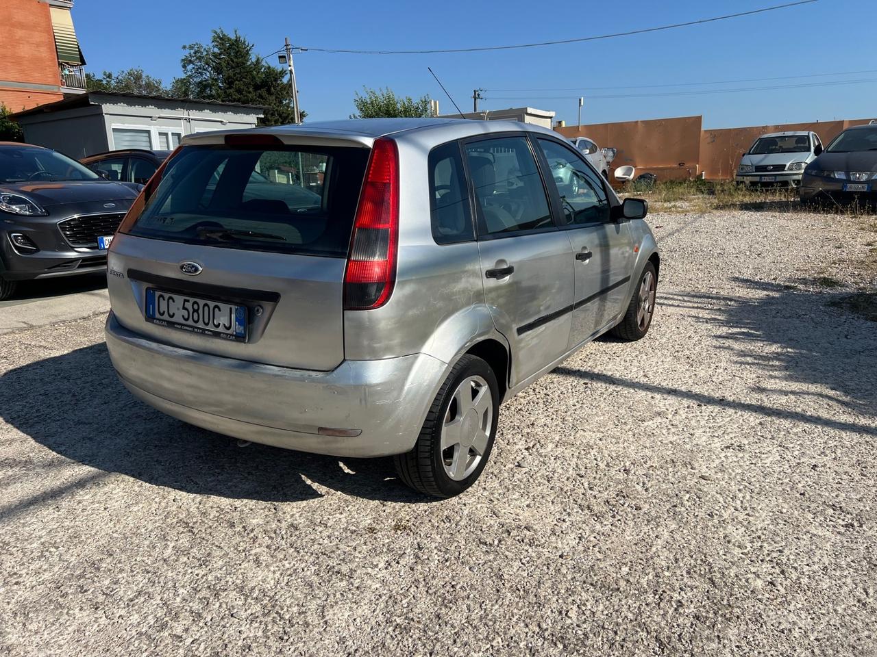 Ford Fiesta 1.4 16V 5p. Ghia