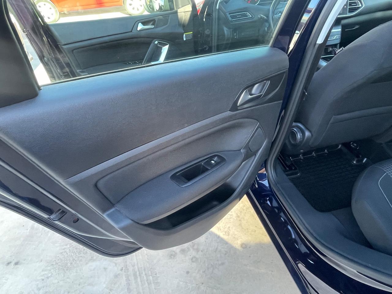 Peugeot 308 BlueHDi 130 S&S EAT8 SW Business
