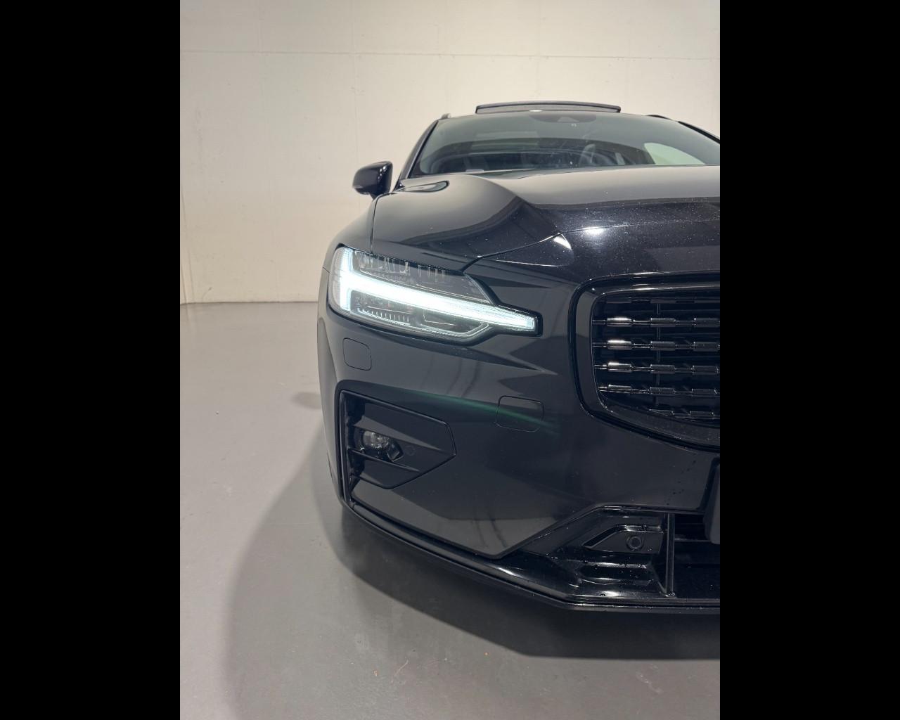 VOLVO V60 B4 R-DESIGN AUTO