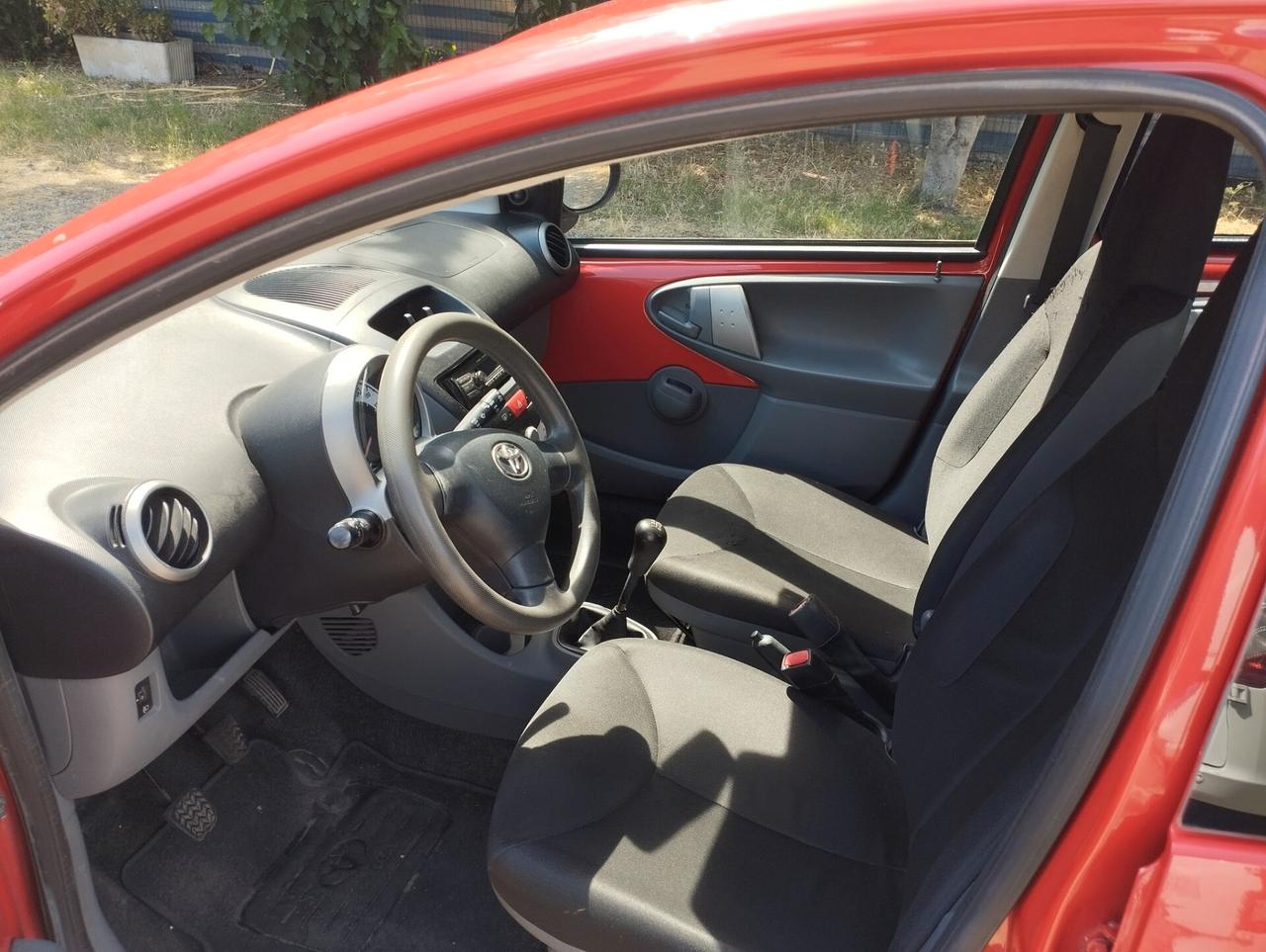 Toyota Aygo 1.0 12V VVT-i 5 porte Sol Connect Red Edition