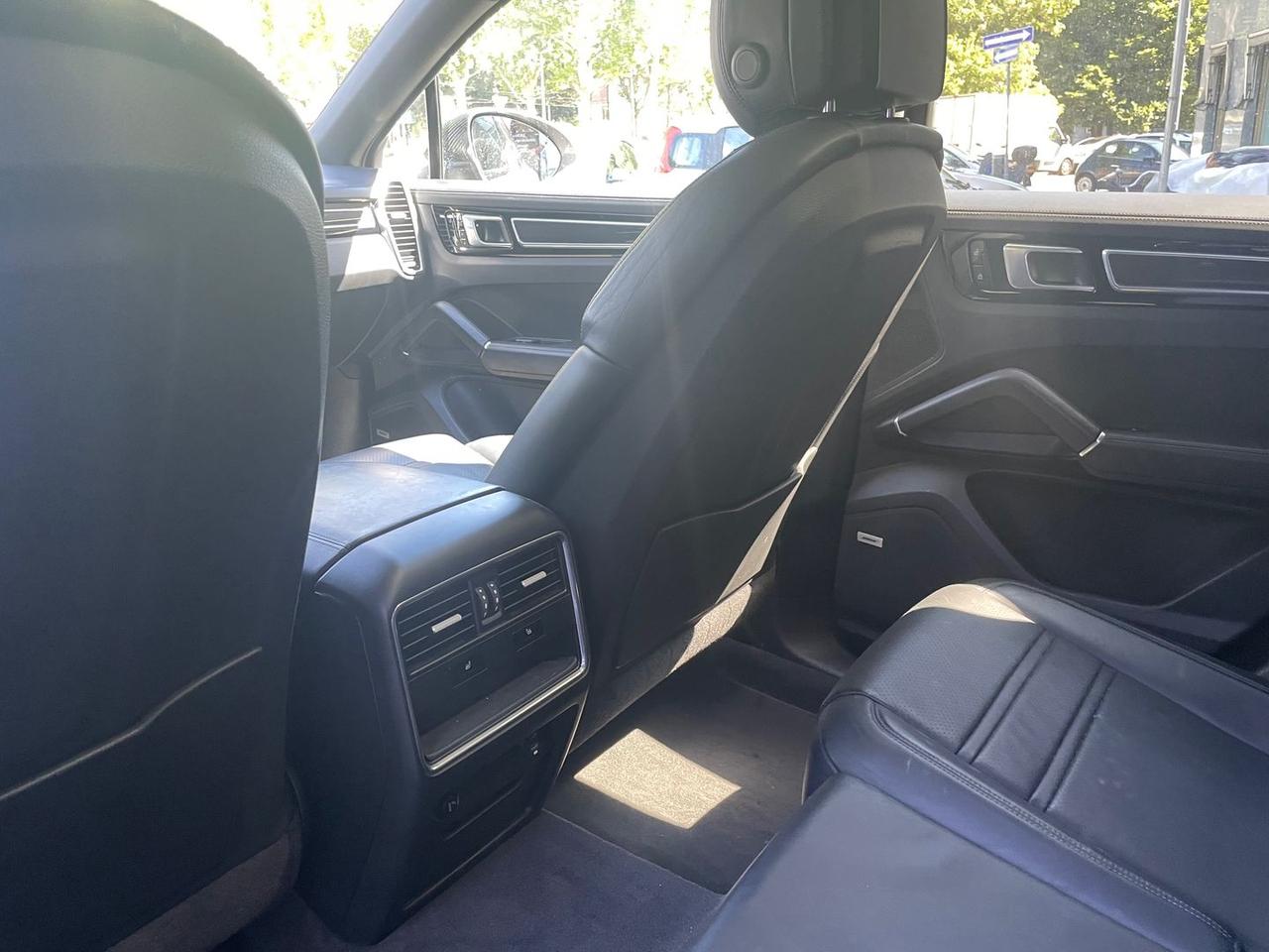 Porsche Cayenne Platinum Edition 3.0 S #6026
