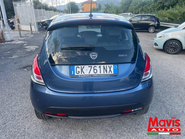 LANCIA Ypsilon 1.0 FireFly 5 porte S&S Hybrid Ecochic Silver