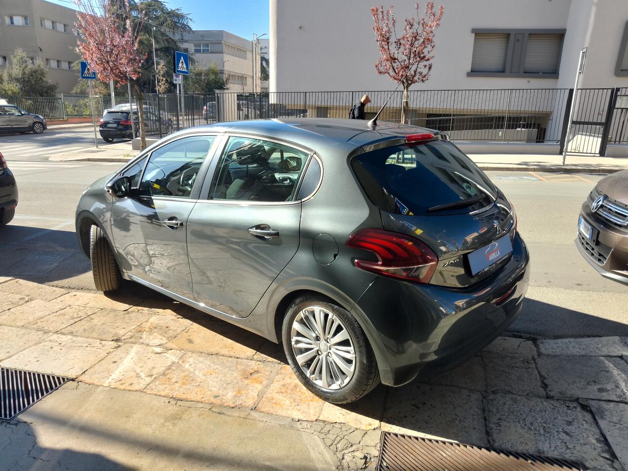 Peugeot 208 PureTech 82 5 porte Allure