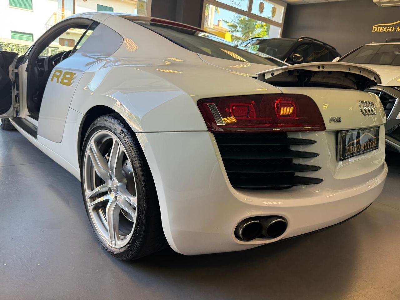 Audi R8 4.2 V8 FSI quattro R tronic