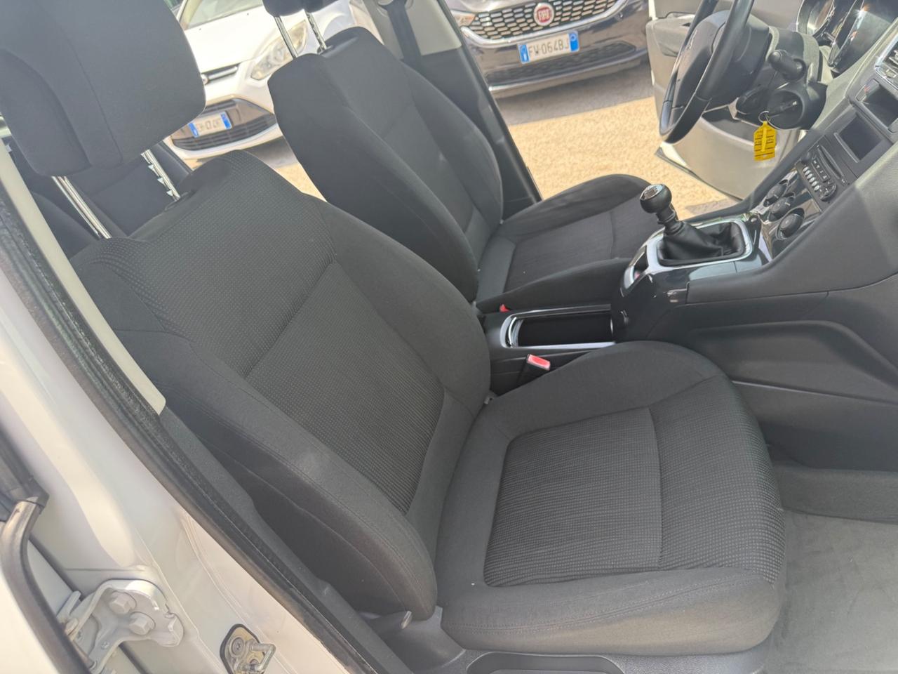 Peugeot 5008 1.6 HDi 112CV Business 5P