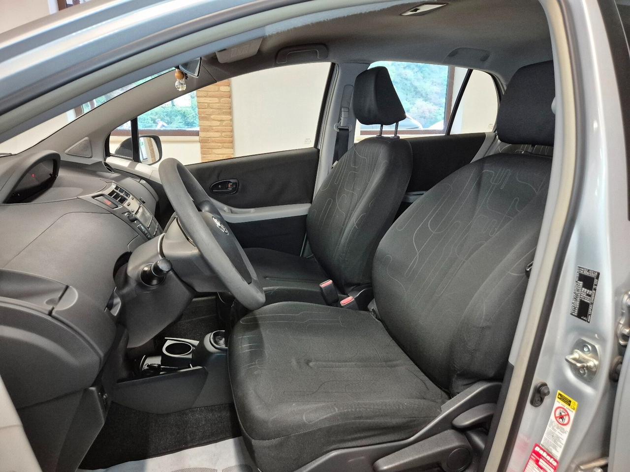 Toyota Yaris 1.0 5 porte Sol