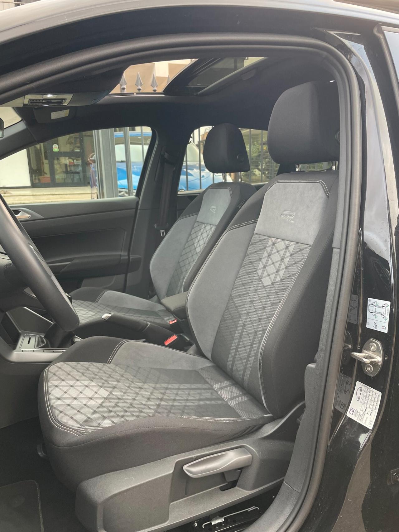 VOLKSWAGEN Taigo 1.0 TSI 115CV R-LINE