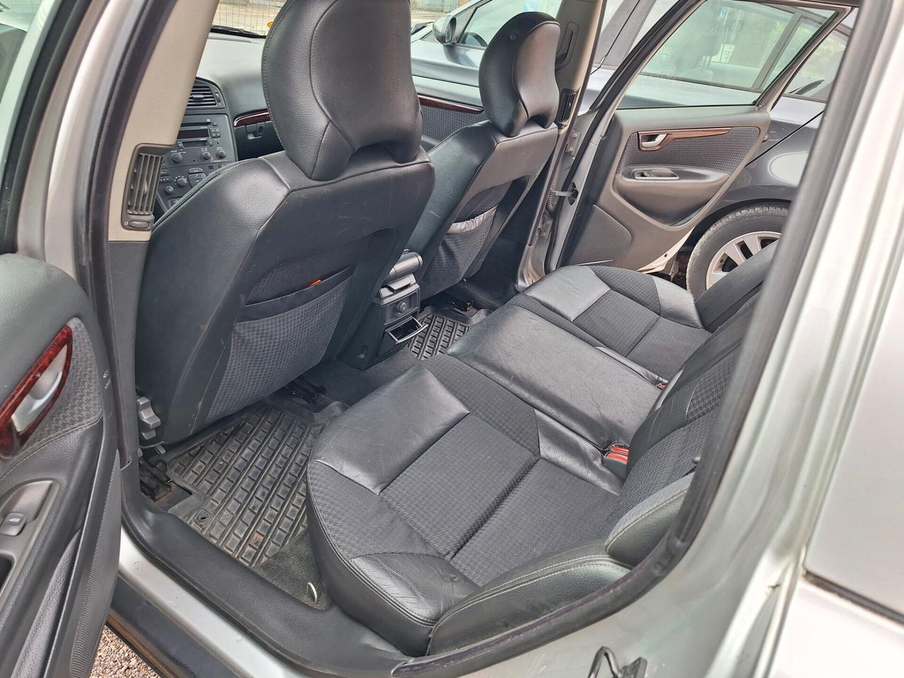 Volvo V70/XC70 V70 2.4 D5 20V cat Momentum FAMIGLIARE