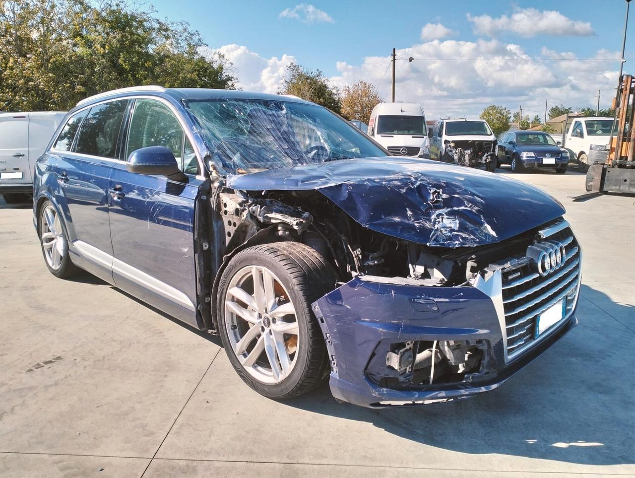 Audi Q7 50 3.0 TDI quattro S-Line 7 posti - SINISTRATA - NO EXPORT -