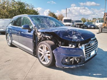 Audi Q7 50 3.0 TDI quattro S-Line 7 posti - SINISTRATA - NO EXPORT -