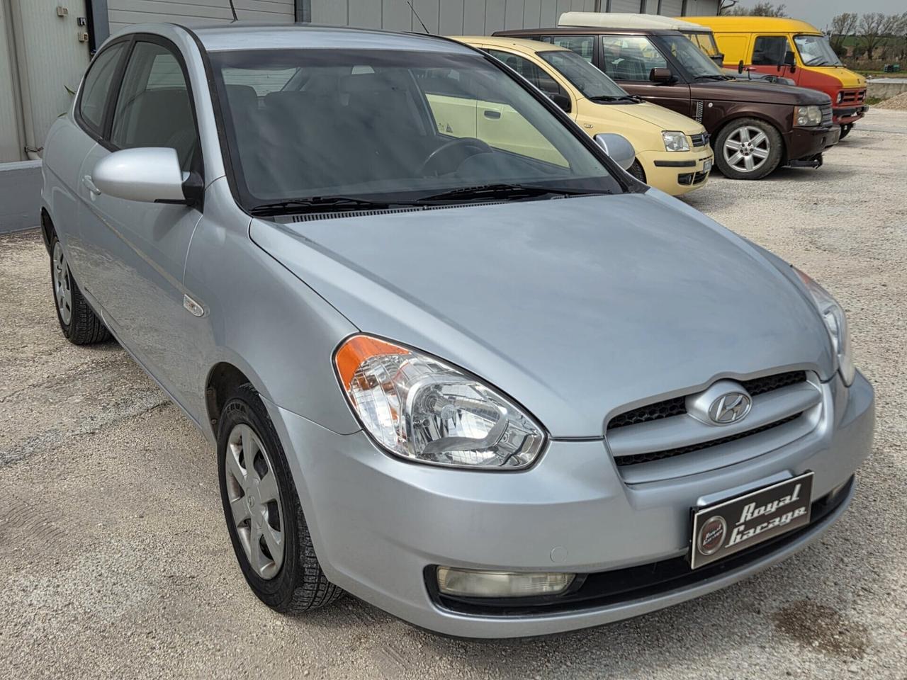 Hyundai Accent 1.4 DYNAMIC METANO -soli km 65.000-