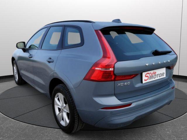 VOLVO XC60 B4 (d) automatico Momentum AWD UFFICIALE