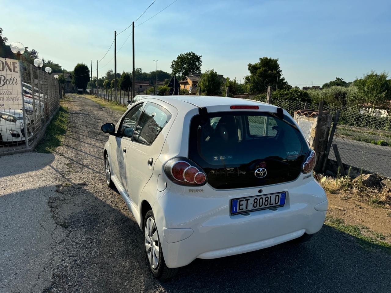 Toyota Aygo 1.0 12V VVT-i 5 porte Active Connect NEOPATENTATI