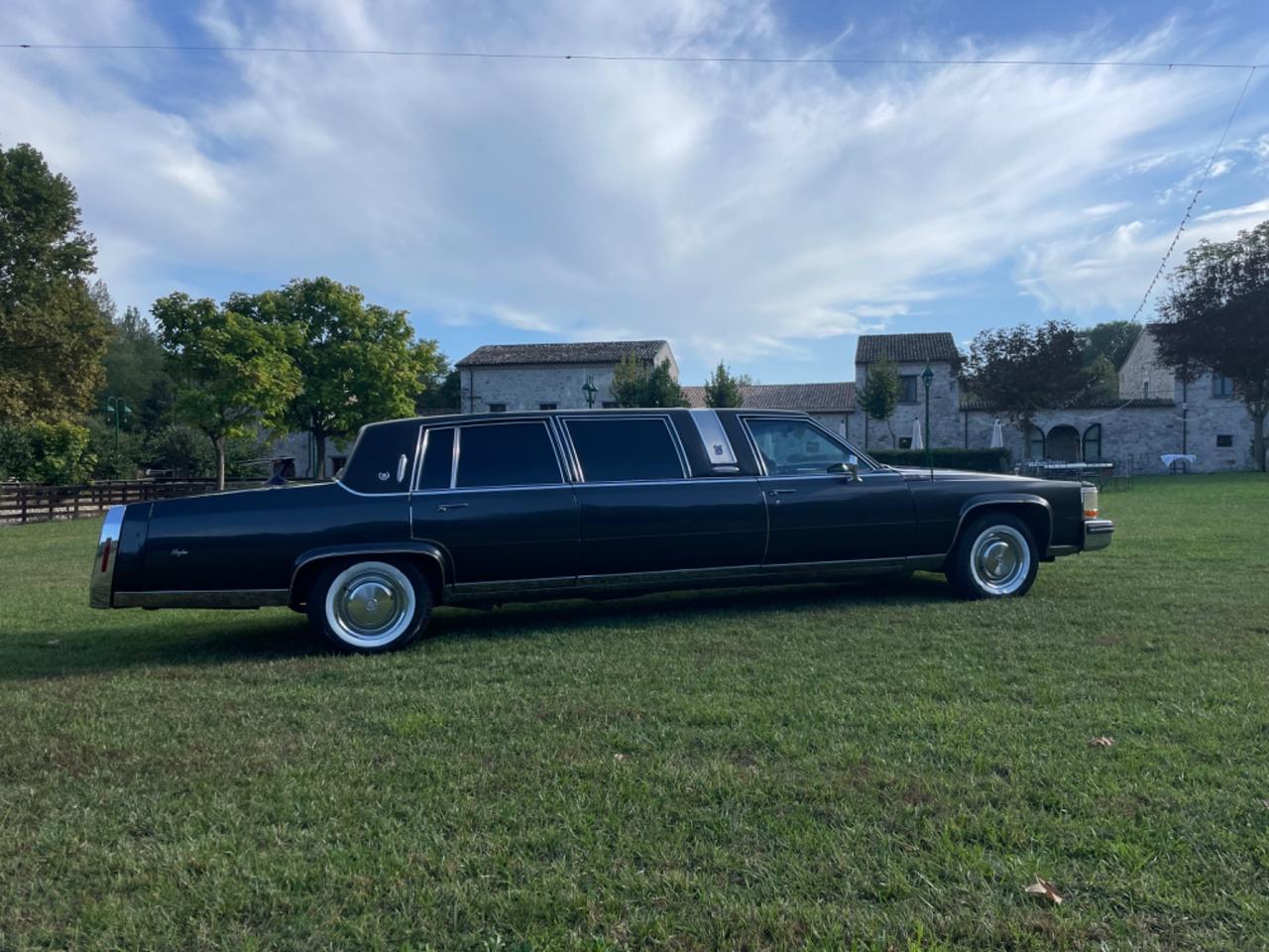 Cadillac limousine silverhawk