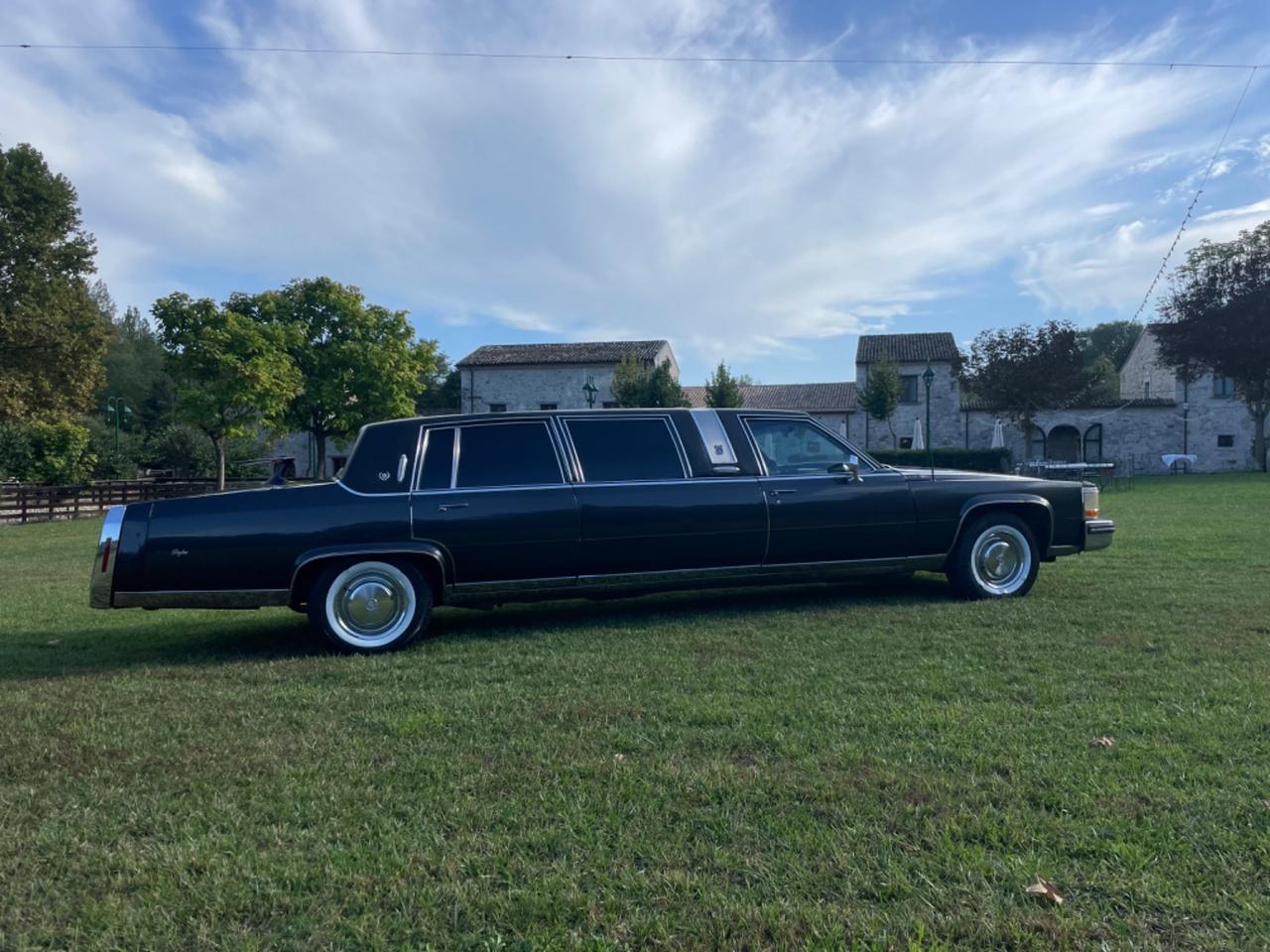 Cadillac limousine Fleetwood silverhawk