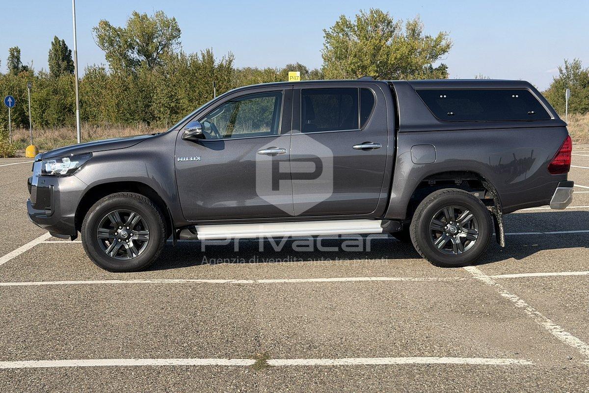 TOYOTA Hilux 2.8 D 4WD 4 porte Double Cab Lounge