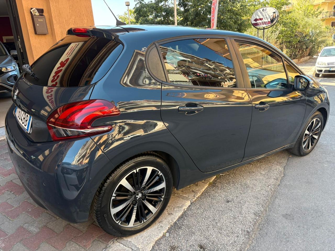Peugeot 208 PureTech 82 Stop&Start 5 porte Signature