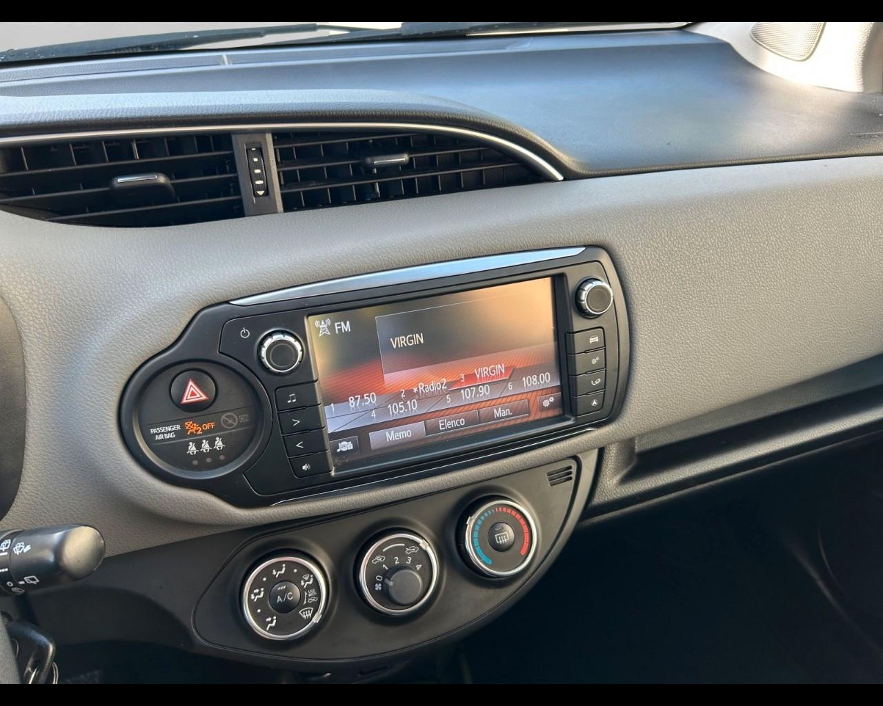 TOYOTA Yaris III 2015 - Yaris 5p 1.0 Lounge