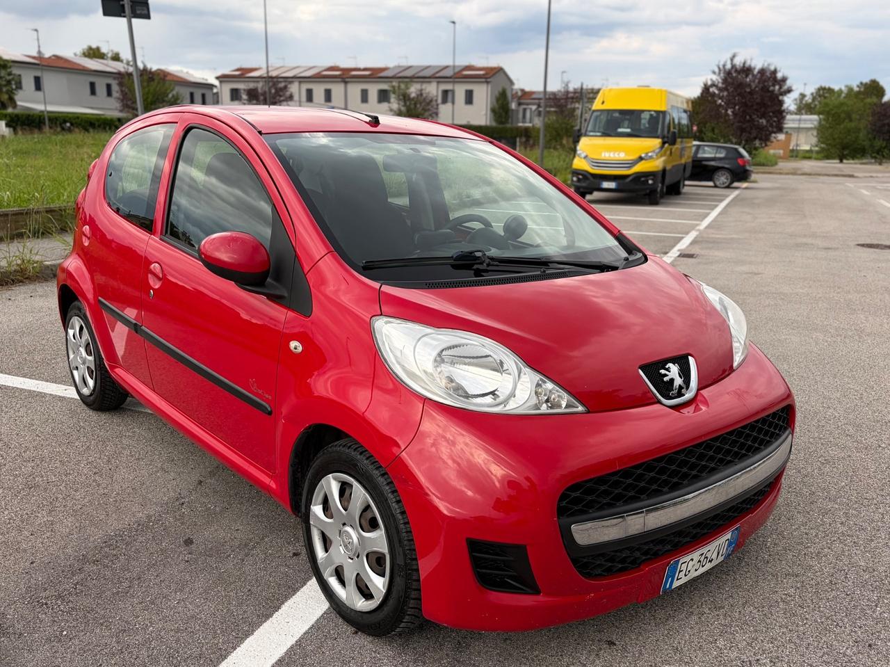 Peugeot 107 1.0 benzina 2011 5p. Allure