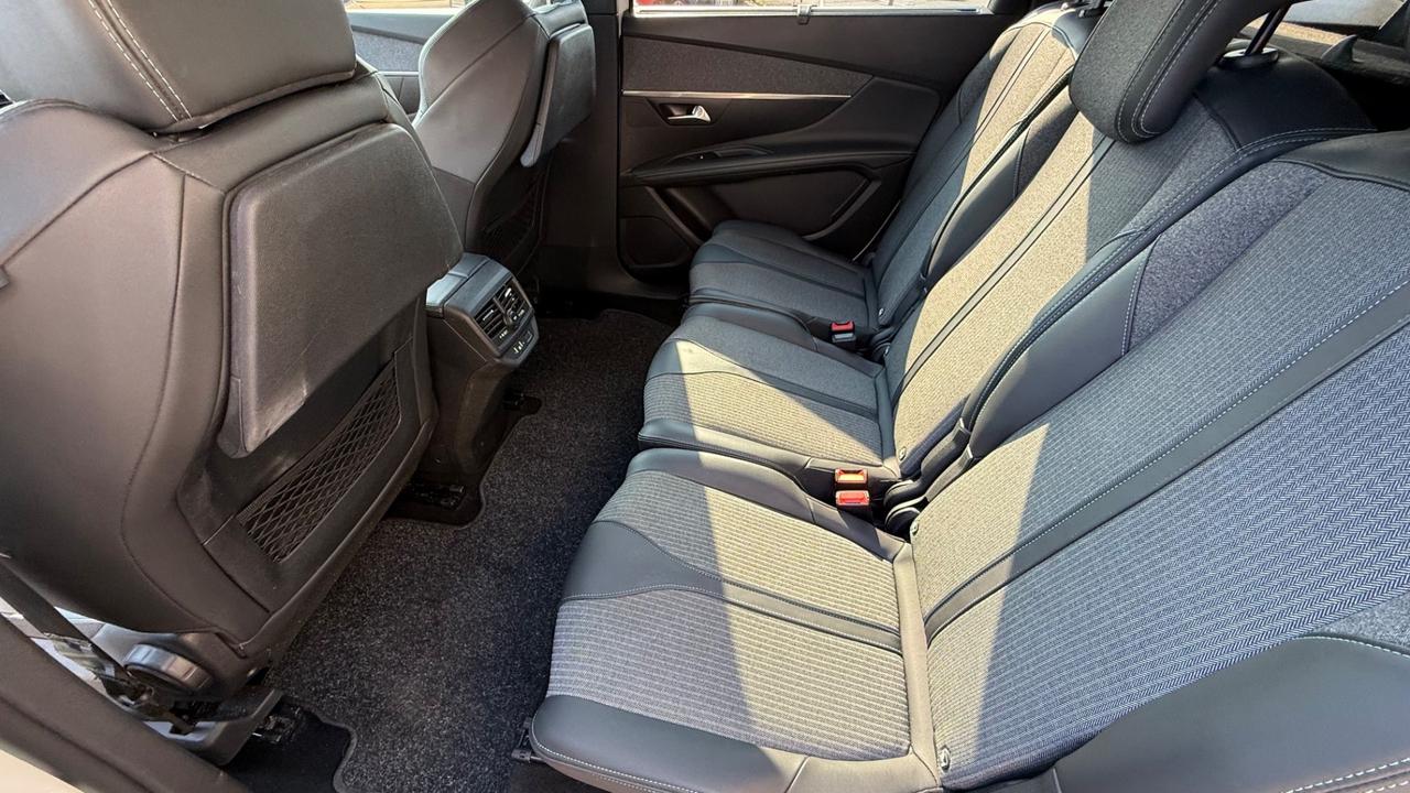 PEUGOET 5008 7 POSTI 2023