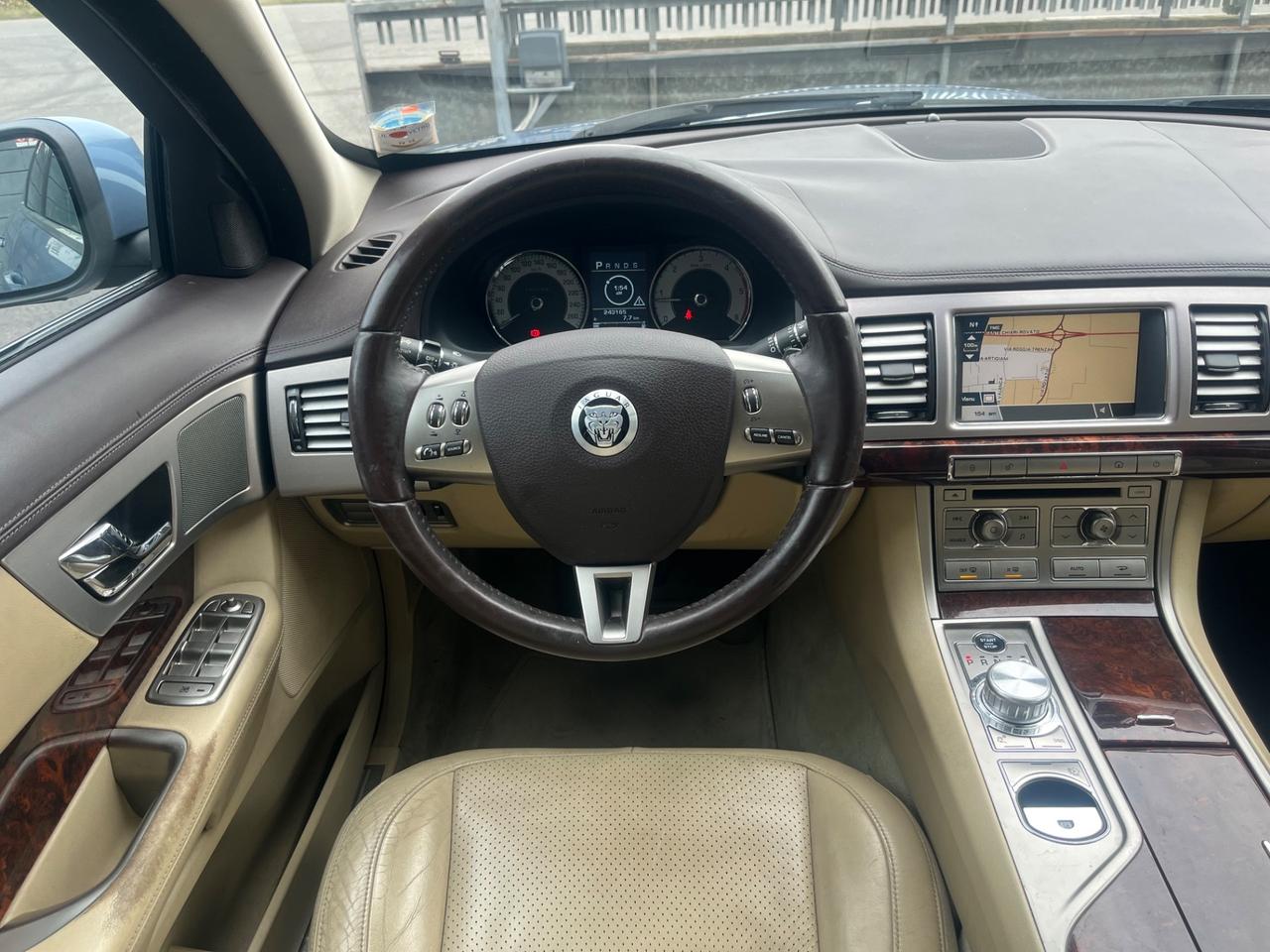 Jaguar XF 2.7D V6 Premium Luxury Grandinata