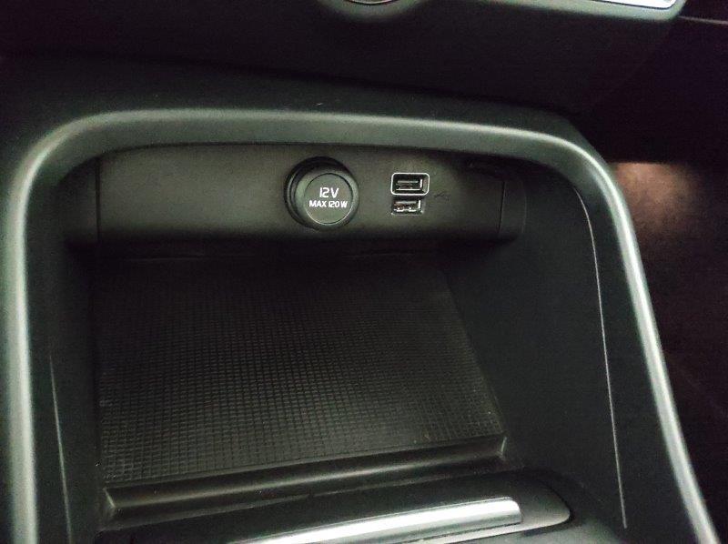 VOLVO XC40 (2017-->) - XC40 D3 Geartronic Momentum