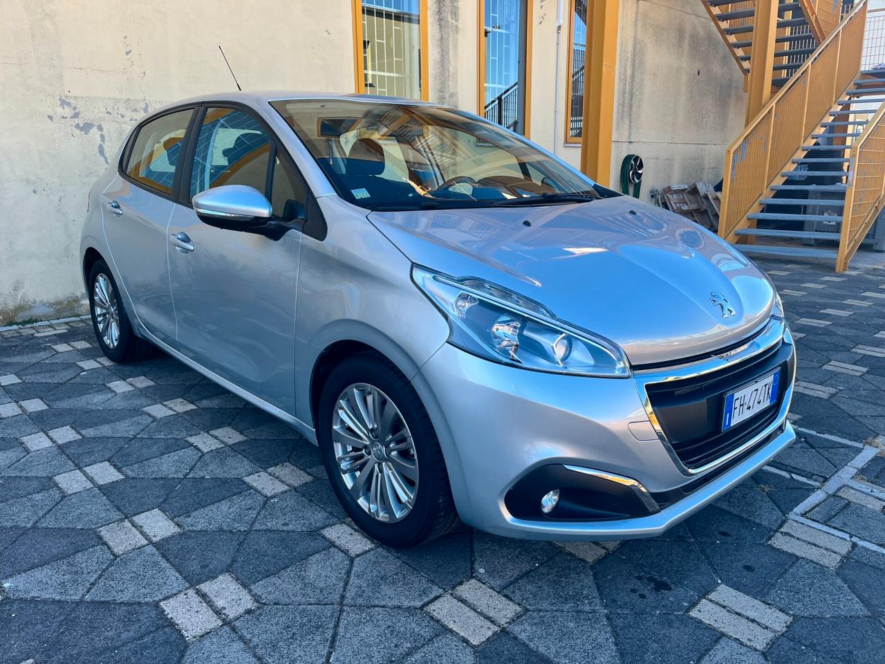 Peugeot 208 PureTech 82 5p. GPL Active