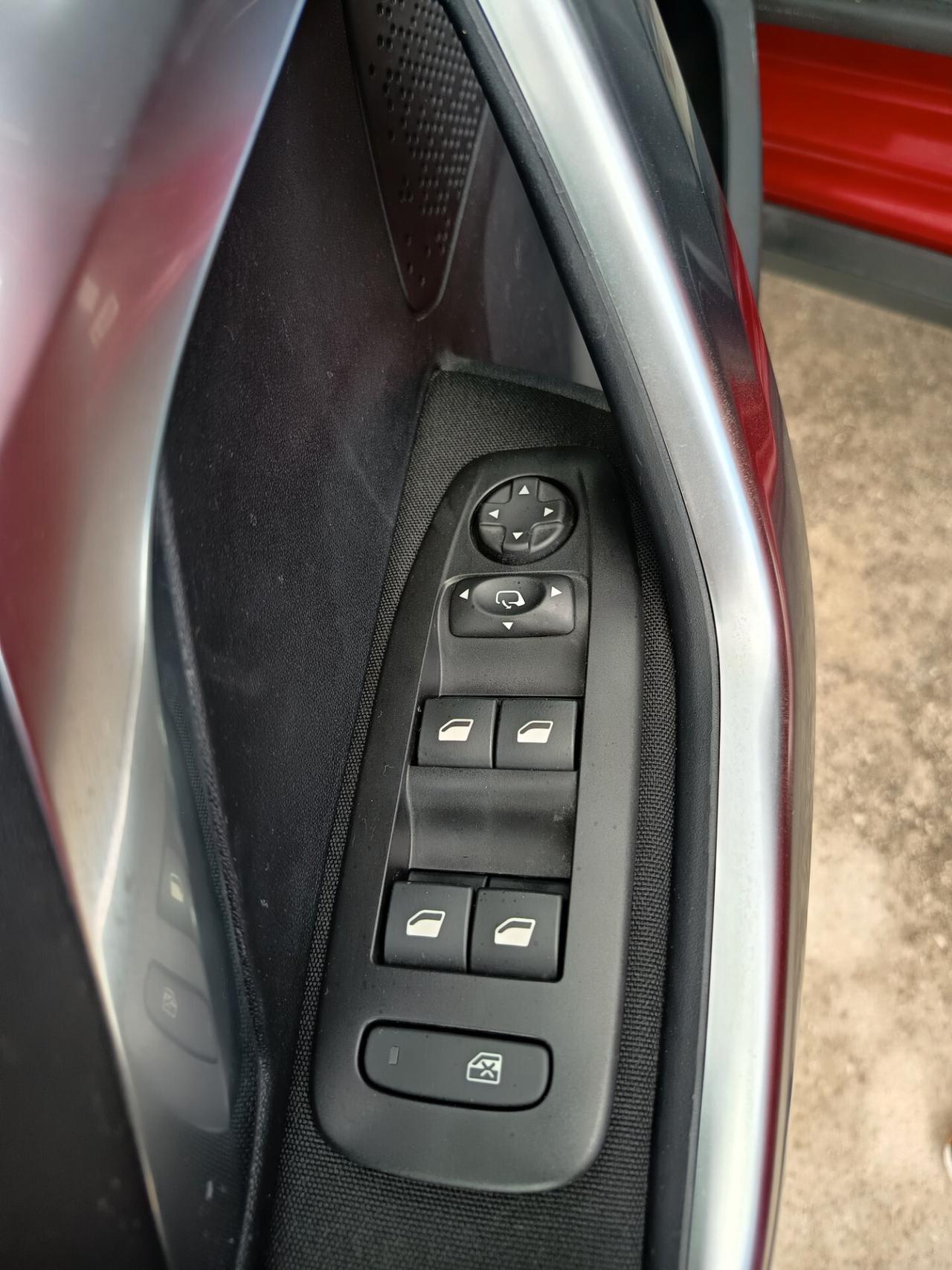 Peugeot 2008 BlueHDi 120 EAT6 S&S Allure