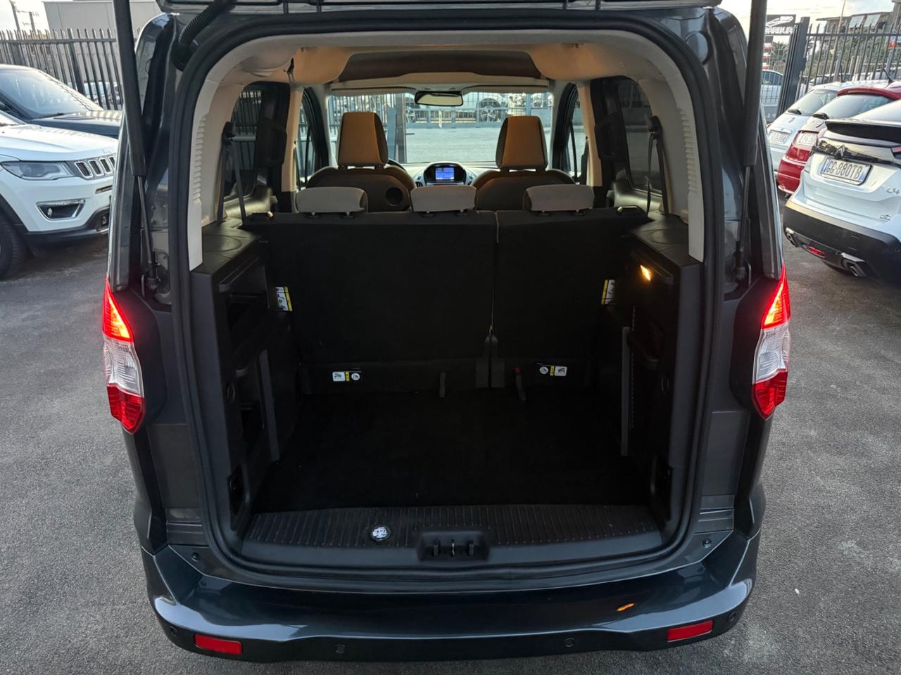 Ford Tourneo Courier 1.5 TDCI 75 CV Titanium