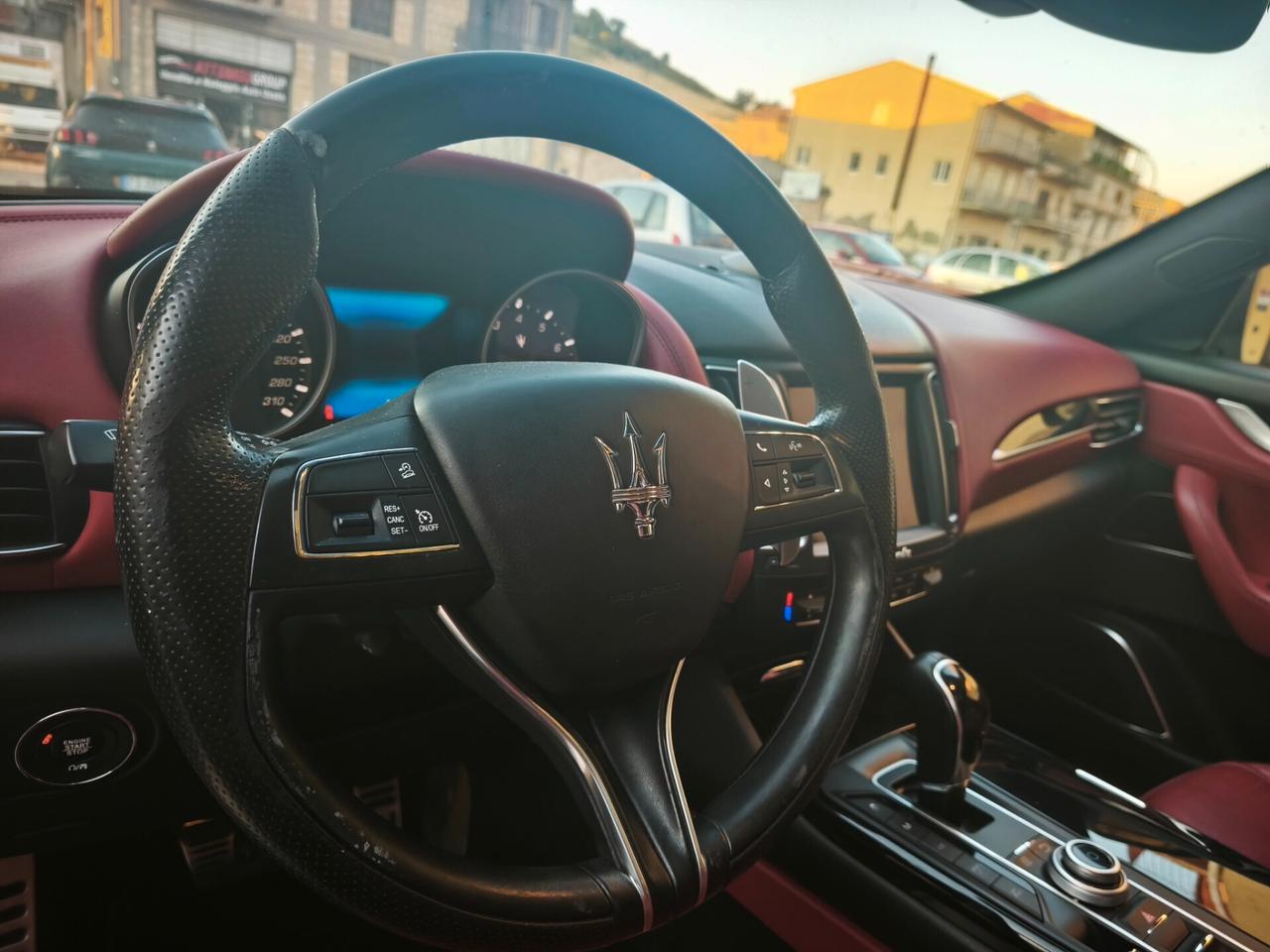 Maserati Levante SQ4 V6 430 CV TETTO