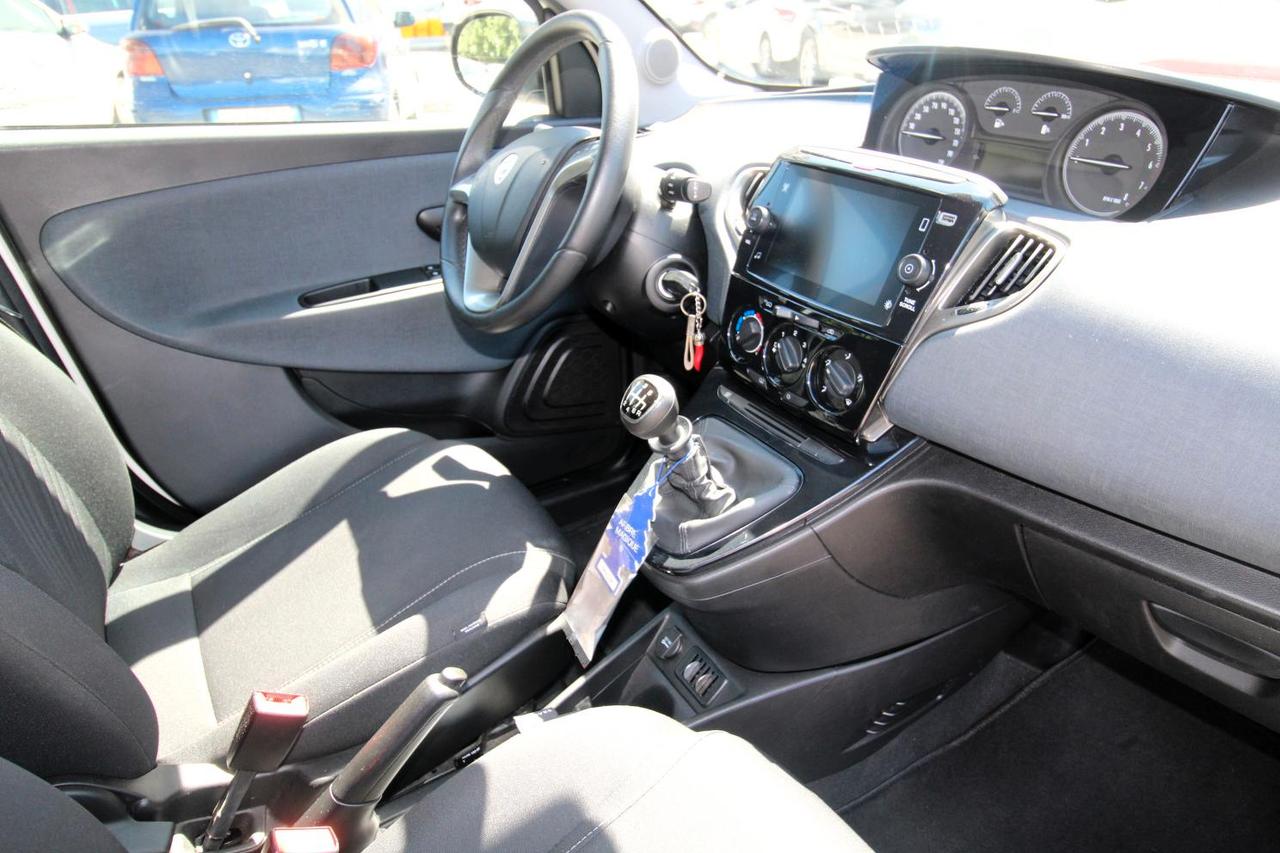 Lancia Ypsilon 1.0 FireFly 5 porte S&S Hybrid Alberta Ferretti