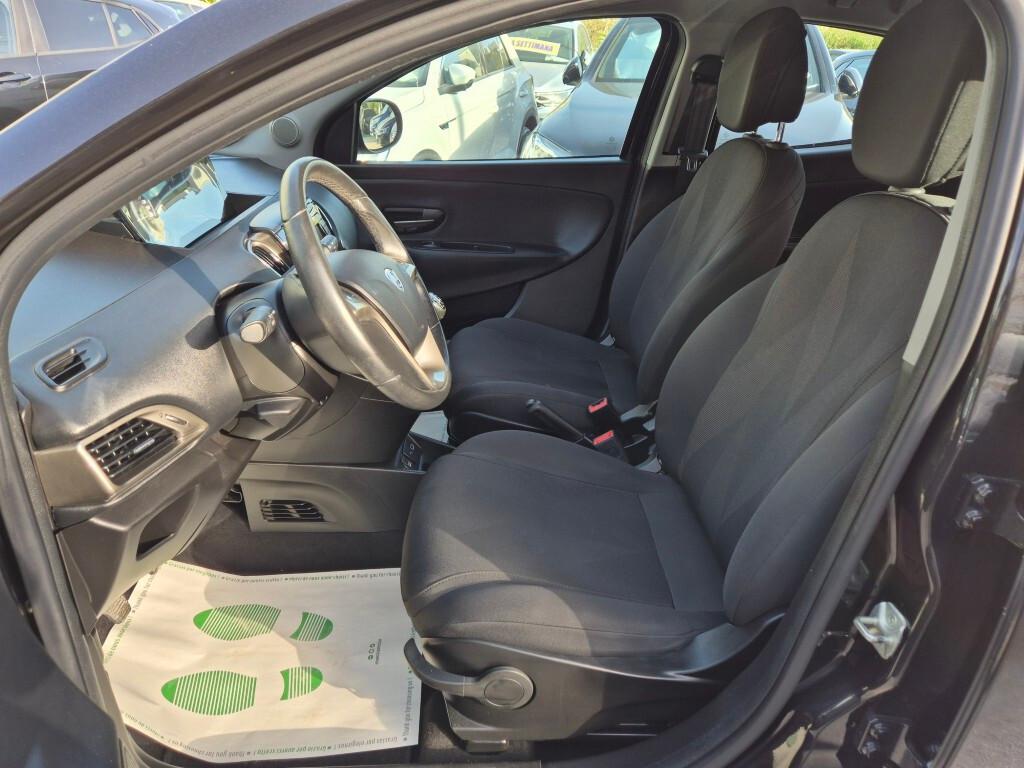Lancia Ypsilon 1.2 69 CV 5-POSTI Gold