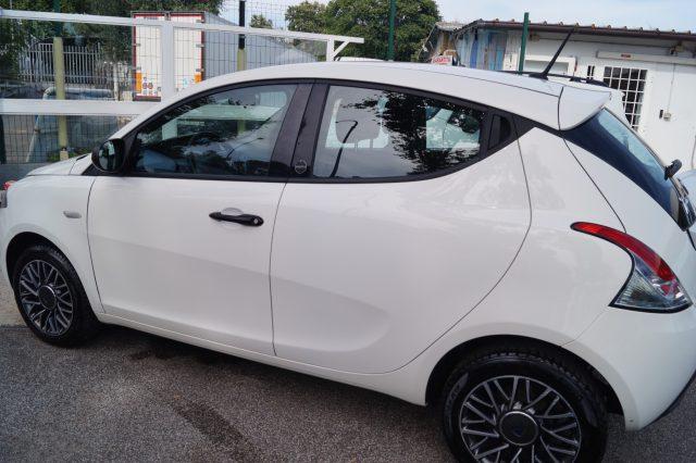 LANCIA Ypsilon 1.0 FireFly 5 porte S&S Hybrid Ecochic Silver