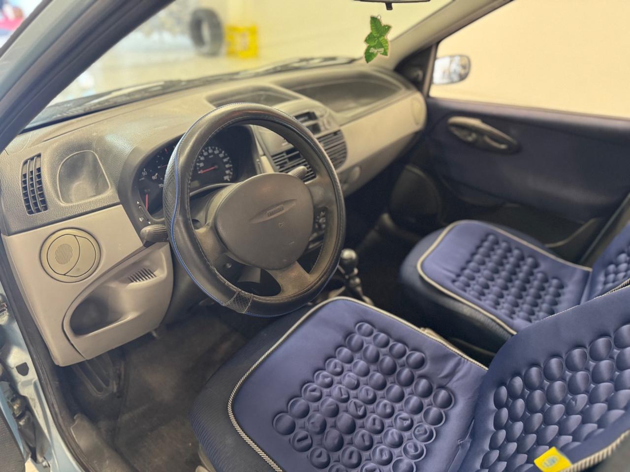 Fiat Punto 1.2i cat 5p Neopatentati