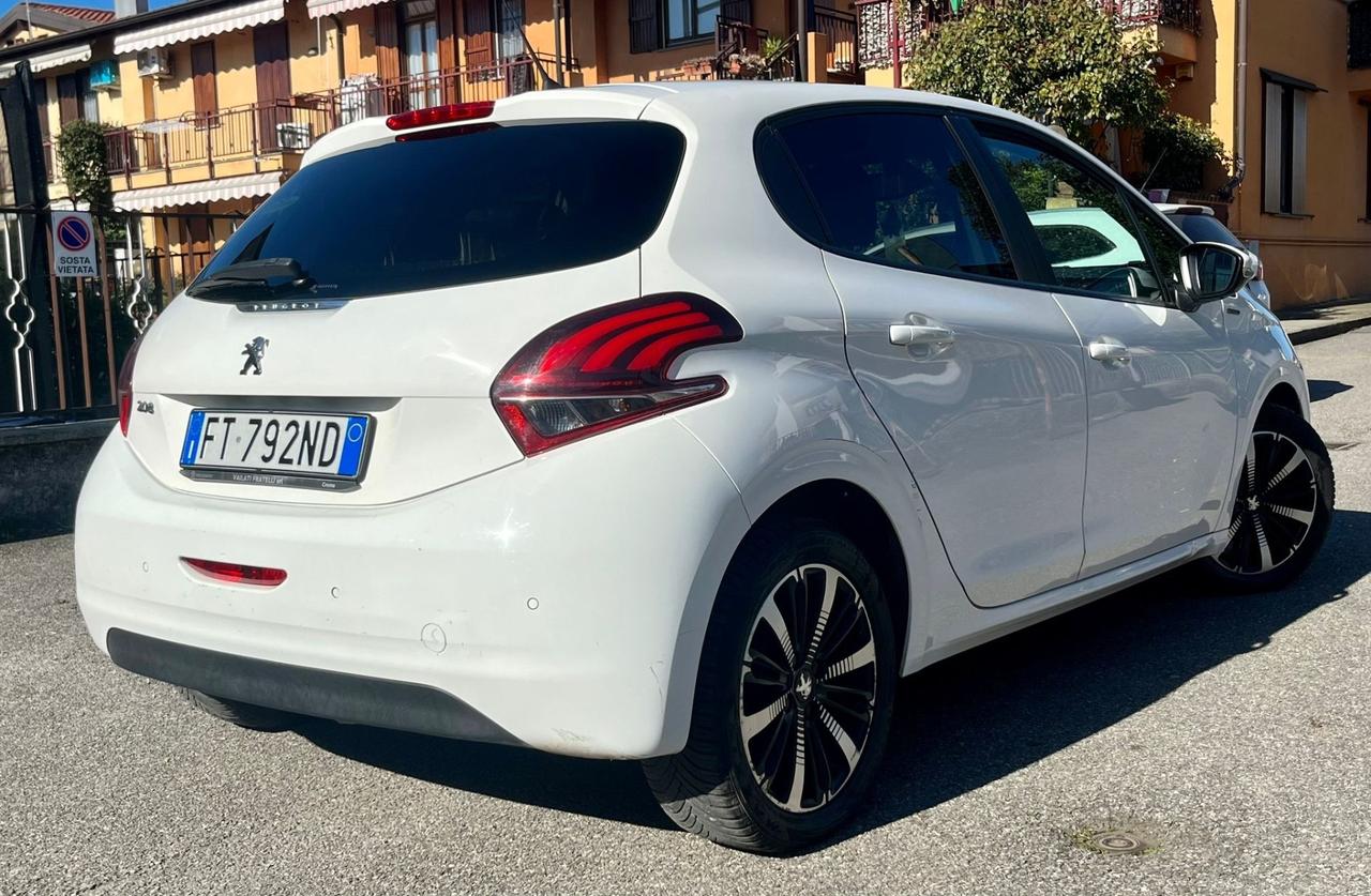 Peugeot 208 PureTech 82 Stop&Start 5 porte Signature