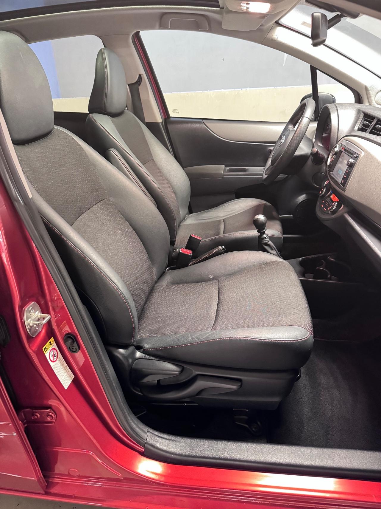 Toyota Yaris 1.3 5 porte Lounge con solo 92.065 km!