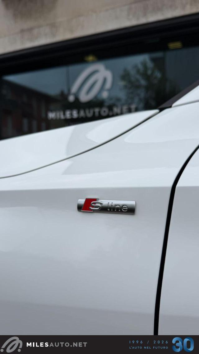 AUDI A3 30 g-tron S tronic S line Edition Matrix ACC
