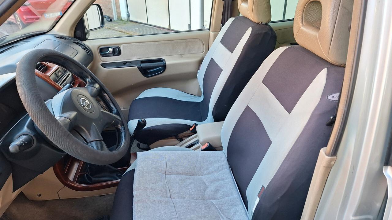 Nissan Terrano II 2.7 Tdi 5p. Luxury Autocarro